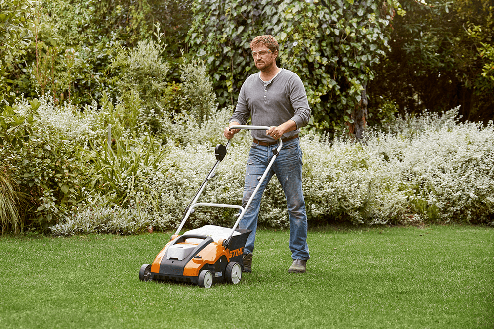 Аэратор электрический rle 240 stihl. Аэратор газона Stihl RLE 240.0. Скарификатор аэратор штиль. Скарификатор для газона штиль.